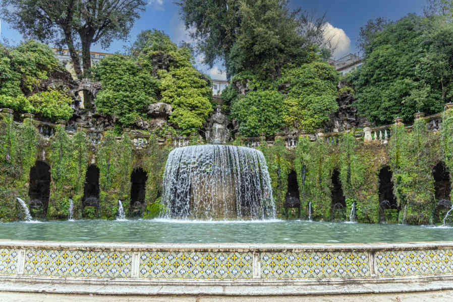 Italia - Tivoli 58 - Villa del Este - fontana di Tivoli o dell'Ovato.jpg